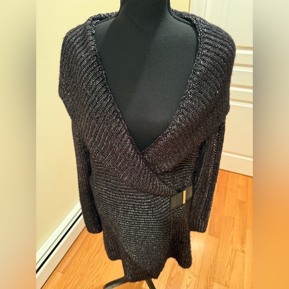 Cache Off-the-Shoulder Black Sweater - Picture 5 of 14